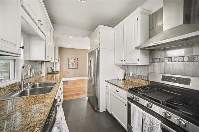 203 N Clinton Place, Kansas City, MO 64123