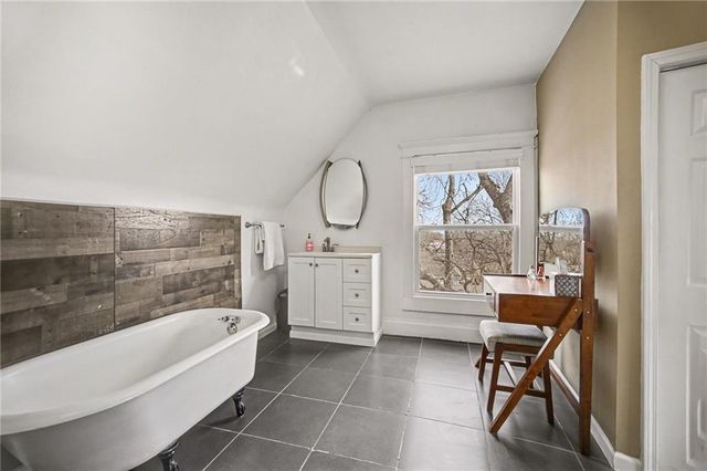 203 N Clinton Place, Kansas City, MO 64123