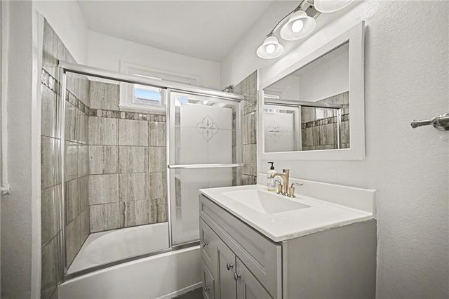 203 N Clinton Place, Kansas City, MO 64123