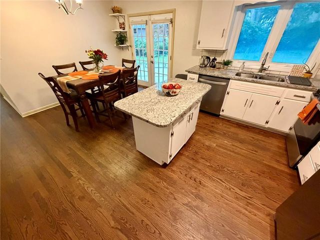 8842 Foster Lane, Overland Park, KS 66212