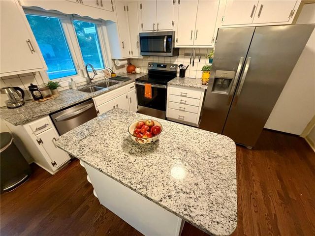 8842 Foster Lane, Overland Park, KS 66212