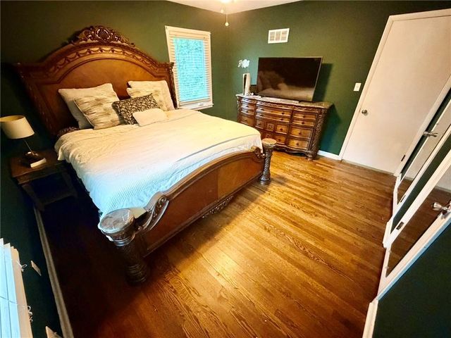 8842 Foster Lane, Overland Park, KS 66212