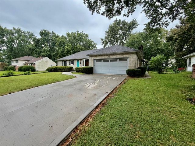 8842 Foster Lane, Overland Park, KS 66212