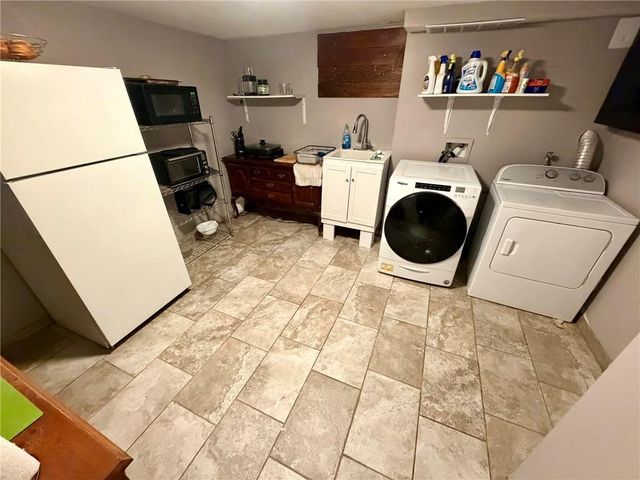 8842 Foster Lane, Overland Park, KS 66212