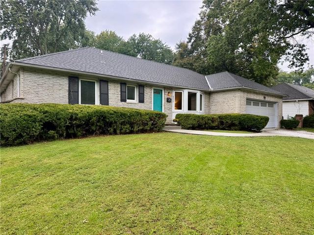 8842 Foster Lane, Overland Park, KS 66212