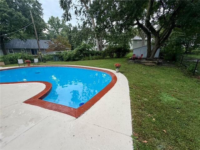 8842 Foster Lane, Overland Park, KS 66212