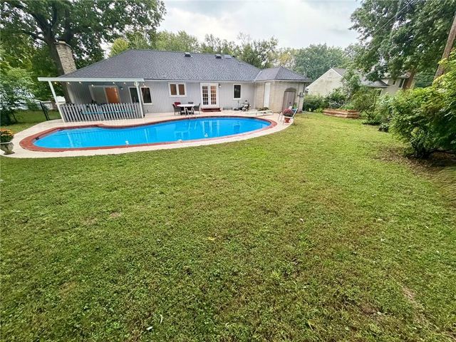 8842 Foster Lane, Overland Park, KS 66212