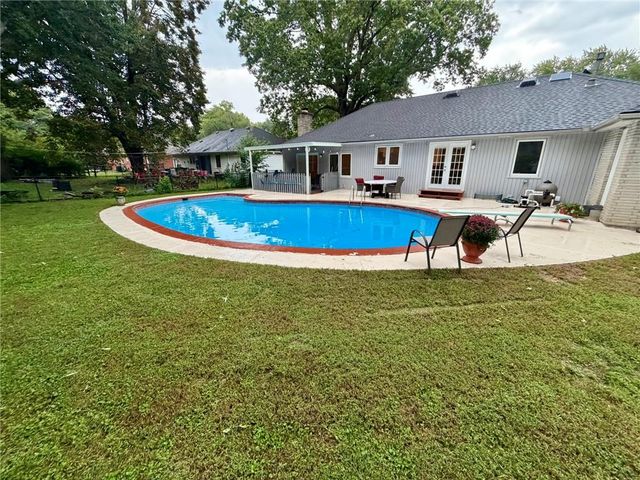 8842 Foster Lane, Overland Park, KS 66212