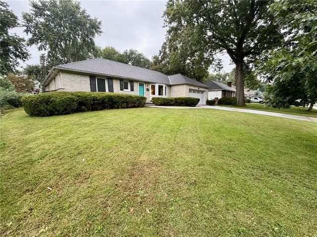 8842 Foster Lane, Overland Park, KS 66212