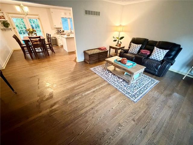 8842 Foster Lane, Overland Park, KS 66212