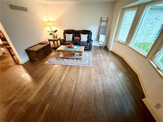 8842 Foster Lane, Overland Park, KS 66212