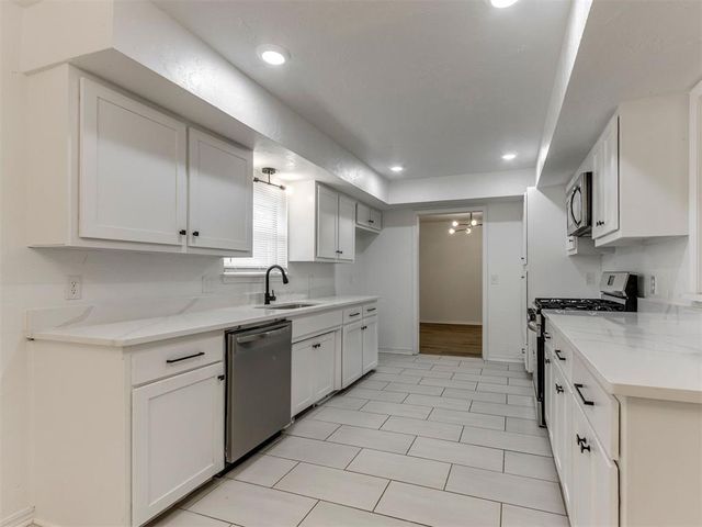 7136 N Comanche Street, Warr Acres, OK 73132