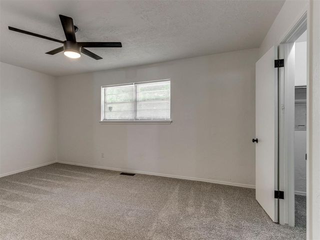 7136 N Comanche Street, Warr Acres, OK 73132