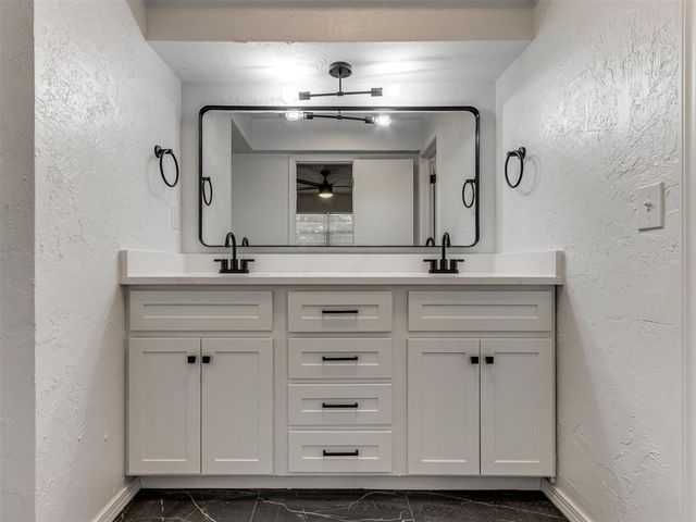 7136 N Comanche Street, Warr Acres, OK 73132