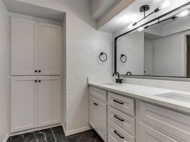 7136 N Comanche Street, Warr Acres, OK 73132
