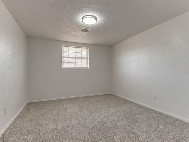 7136 N Comanche Street, Warr Acres, OK 73132