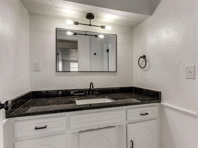 7136 N Comanche Street, Warr Acres, OK 73132