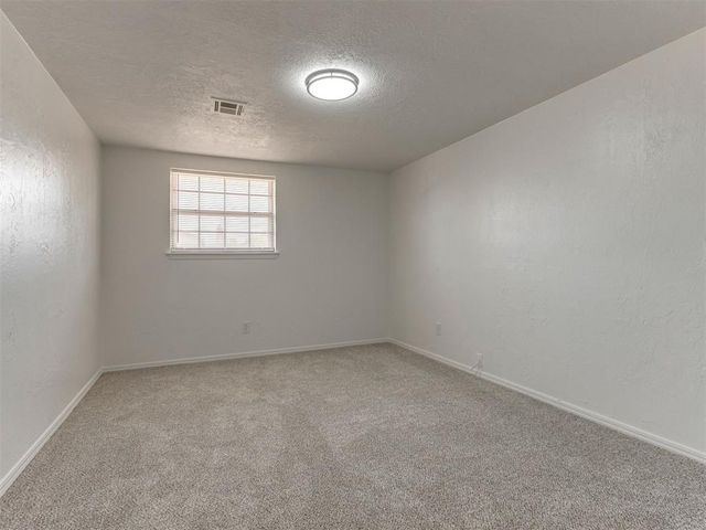 7136 N Comanche Street, Warr Acres, OK 73132