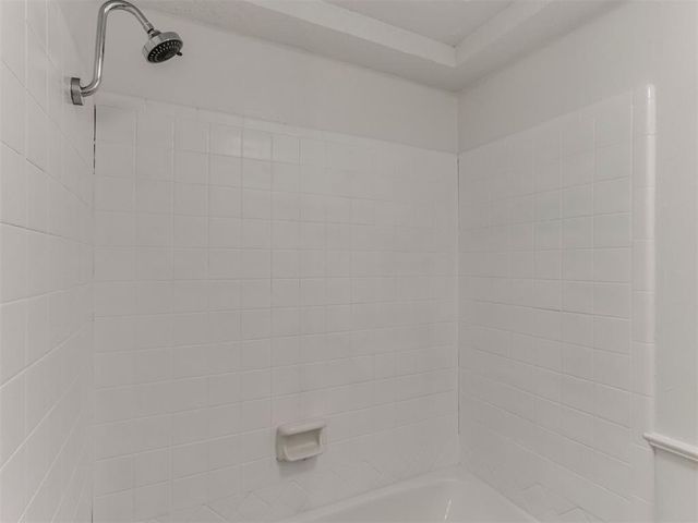7136 N Comanche Street, Warr Acres, OK 73132