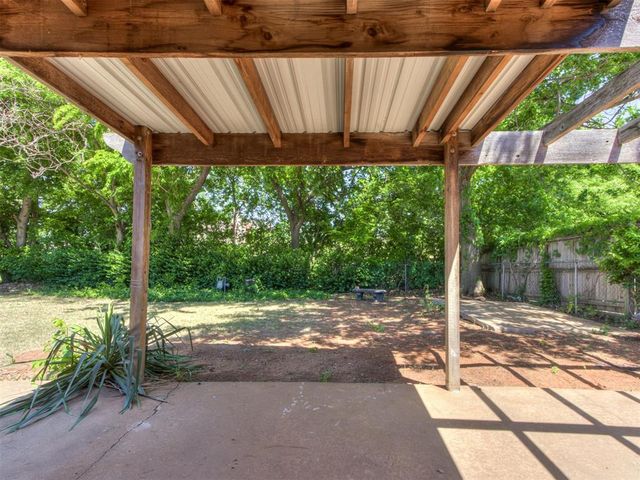 7136 N Comanche Street, Warr Acres, OK 73132