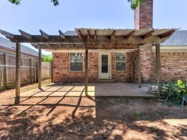 7136 N Comanche Street, Warr Acres, OK 73132