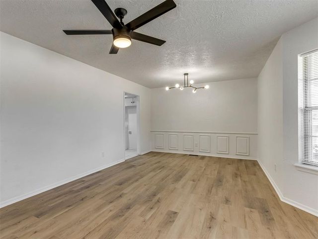 7136 N Comanche Street, Warr Acres, OK 73132