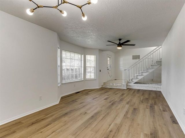 7136 N Comanche Street, Warr Acres, OK 73132
