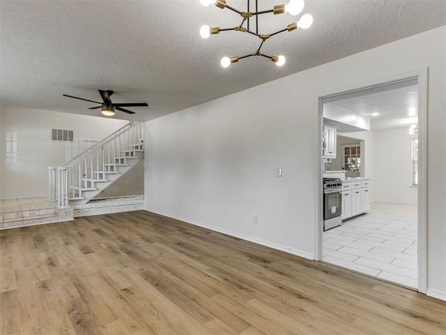 7136 N Comanche Street, Warr Acres, OK 73132