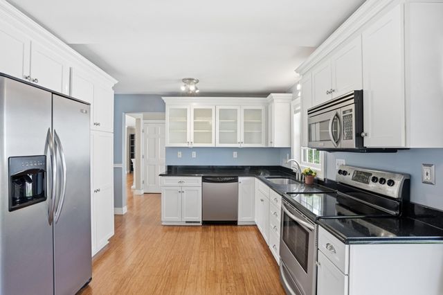 5544 Saint Johns Avenue, Edina, MN 55424