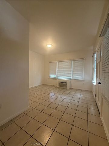 718 Chestnut Avenue 4, Long Beach, CA 90813