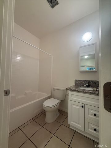 718 Chestnut Avenue 4, Long Beach, CA 90813