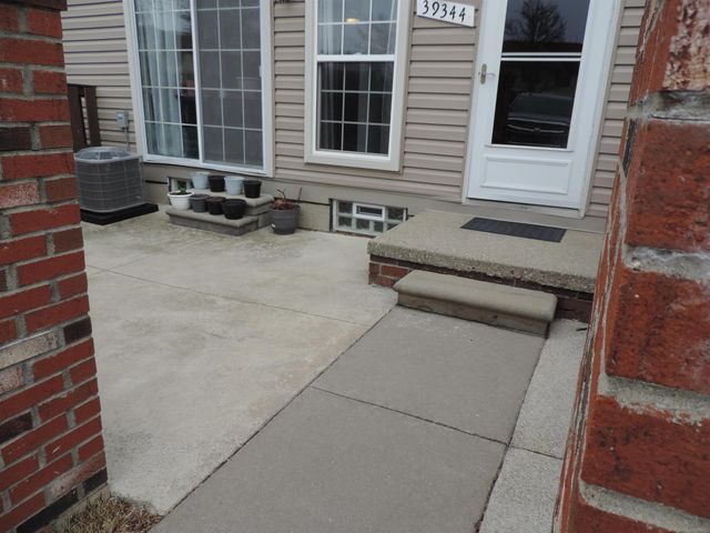 39344 Heatherheath Drive, Clinton Township, MI 48038