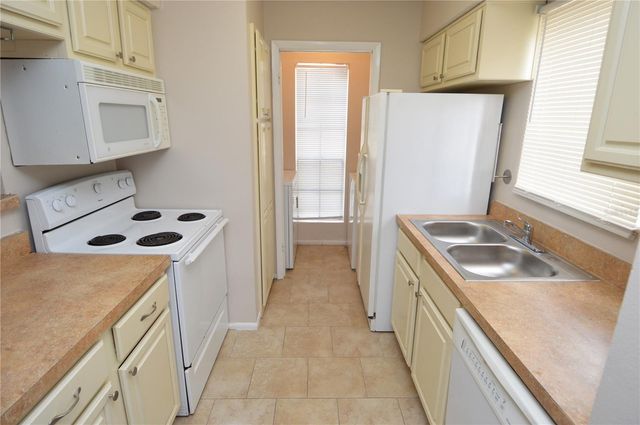 8756 MALLARD RESERVE DRIVE 101, Tampa, FL 33614