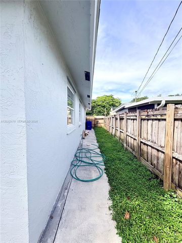 1116 N 61st Ave 1, Hollywood, FL 33024