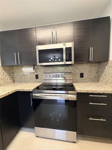 1116 N 61st Ave 1, Hollywood, FL 33024