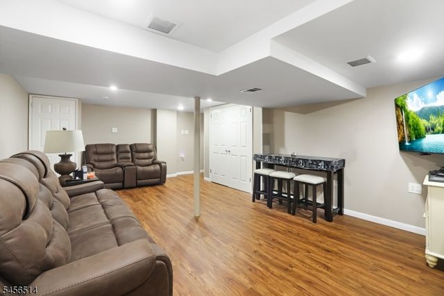 354 Colonia Blvd, Woodbridge Twp., NJ 07067