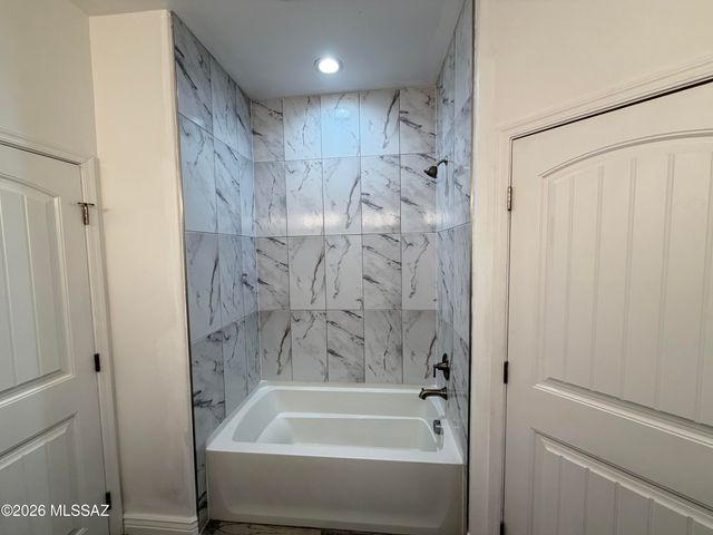 3329 E Glenn Street, Tucson, AZ 85716