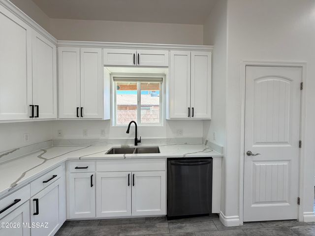 3329 E Glenn Street, Tucson, AZ 85716