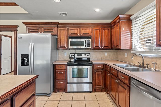 4705 Stag Horn Drive, Yukon, OK 73099