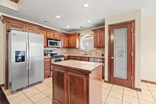 4705 Stag Horn Drive, Yukon, OK 73099