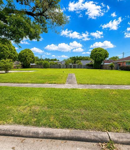 12914 White Heather Drive, Houston, TX 77045