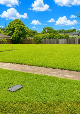 12914 White Heather Drive, Houston, TX 77045