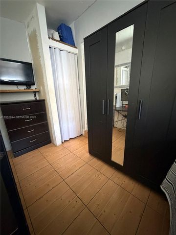 2460 NW 33rd St, Miami, FL 33142