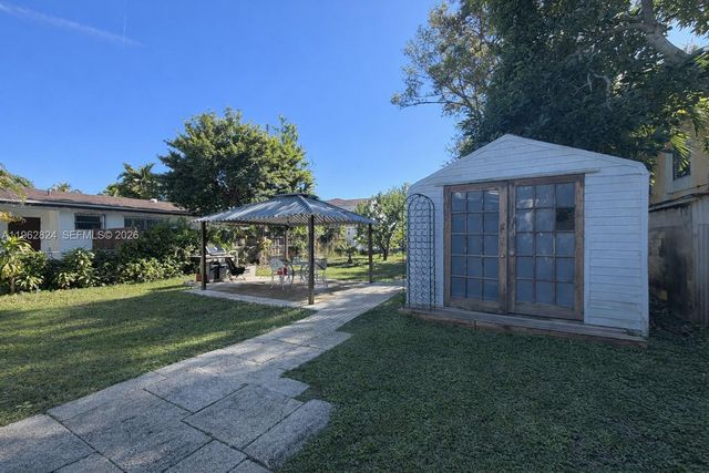 2460 NW 33rd St, Miami, FL 33142