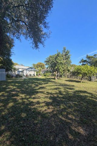 2460 NW 33rd St, Miami, FL 33142