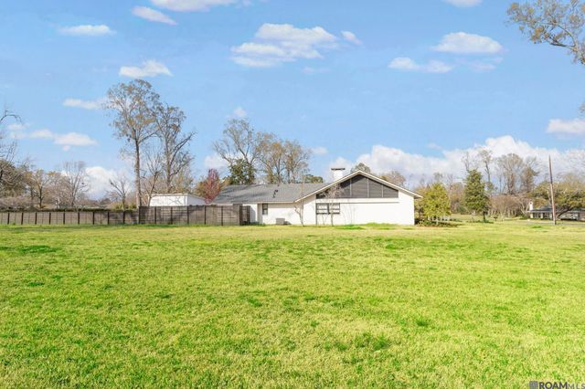 2630 Fairway Dr, Baton Rouge, LA 70809