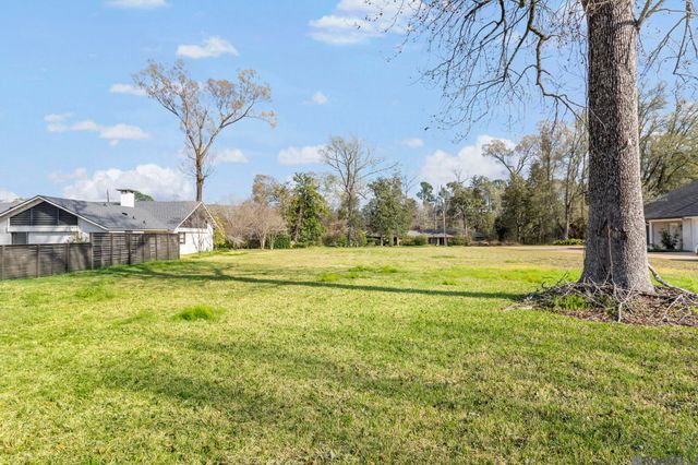 2630 Fairway Dr, Baton Rouge, LA 70809