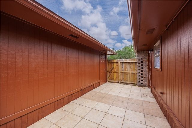 3422 Crest Elm Dr, Corpus Christi, TX 78415