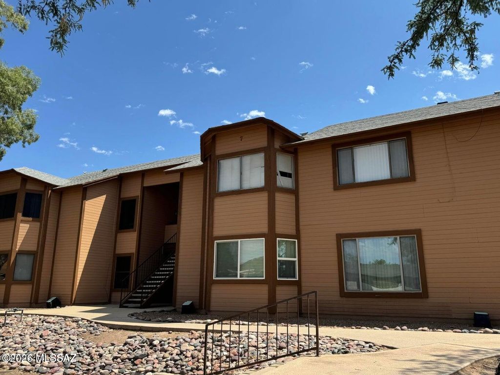 1714 W Park Wood Lane, Tucson, AZ 85746
