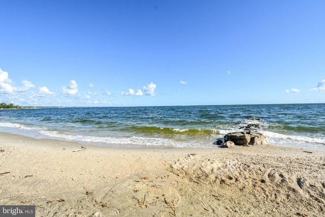 6041 HILL RD, Saint Leonard, MD 20685